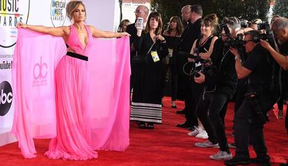 Jennifer Lopez, a su llegada a los American Music Awards celebrados en Los Angeles, California, el 9 de octubre.