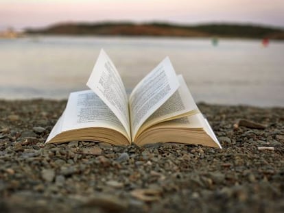 Los &iacute;ndices de lectura aumentan en verano, aunque a menudo no resulta sencillo leer en la playa.