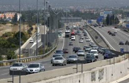 Vehículos en la carretera A6. EFE/Archivo