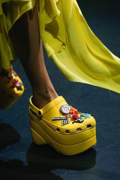 Crocs de Balenciaga para el próximo verano.