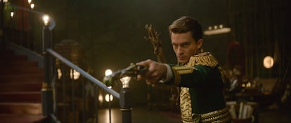 Jonathan Bailey en una escena de la segunda película de 'Wicked', que se estrenará en noviembre de 2025.