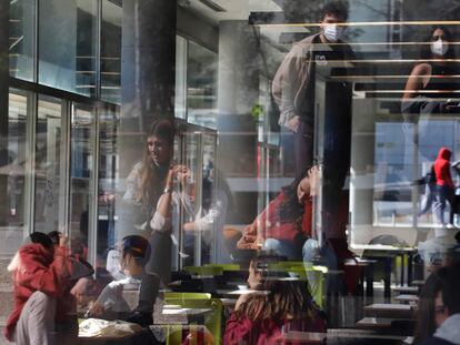 Estudiantes en la Universidad Autónoma de Barcelona.