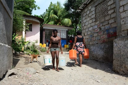 Aunque todavía no llega a todos los hogares, la gran mayoría de ciudadanos de Jacmel cuenta con una fuente de agua potable a menos de 500 metros, algo de lo que no goza casi la mitad de los 11 millones de haitianos.