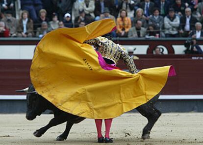 Javier Solís, durante su actuación en Las Ventas.