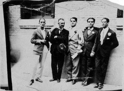 De izquierda a derecha, Salvador Dalí, José Moreno Villa, Luis Buñuel, Federico García Lorca y José Antonio Rubio Sacristán, en La Bombilla (Madrid) en mayo de 1926.