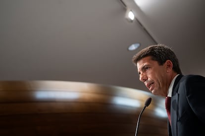 El líder del PP en la Comunidad Valenciana, Carlos Mazón, este martes en una rueda de prensa en las Cortes Valencianas.