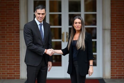 Pedro Sánchez y Míriam Nogueras, durante la ronda de reuniones que mantuvo el presidente del Gobierno con los grupos parlamentarios.