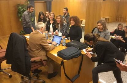 Reunión de revisores universitarios con tutores profesionales (FCS) en la Delegación del Gobierno de A Coruña.