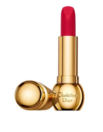 Edición limitada del mítico rojo de labios de Dior en cajita dorada de inspiración vintage. Cuesta 29 euros.