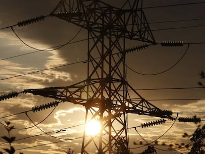 El precio de la luz caerá un 8% este domingo, por debajo de 150 euros