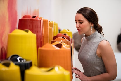 <b>La artesanía apunta el camino. </b>Frente a la insostenible producción industrial, poseer menos objetos pero más singulares es la propuesta de ceramistas como Tanya Gomez, que expuso sus porcelanas en la última feria Collect de Londres. 