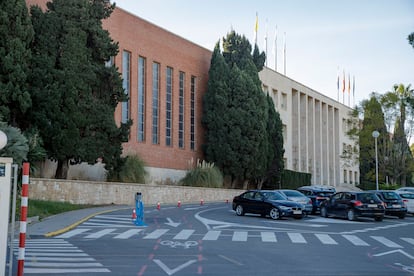 Fachada del colegio Inmaculada de los jesuitas, en Alicante, en enero. 