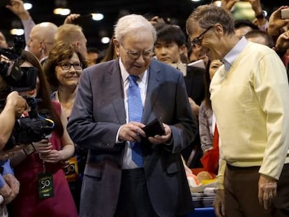 Warren Buffett junto a Bill Gates en la junta anual de Berkshire Hathaway