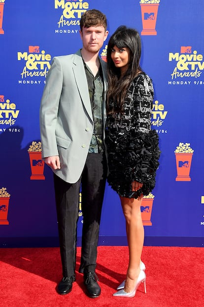 La pareja compuesta por el músico James Blake y la actriz Jameela Jamil (The Good Place) posó junta en el photocall.