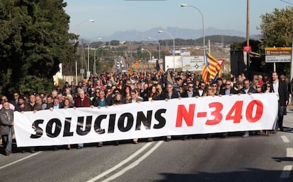 Corte de la N-340 a la altura de l'Arboç, el domingo.