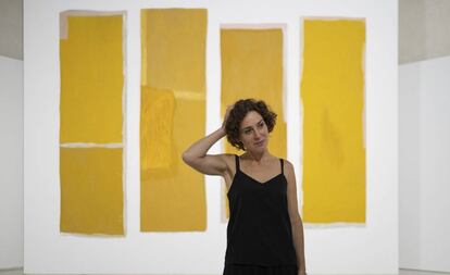 Rosalind Nashashibi, ante 'Altar', una de las obras realizada en Sevilla para su exposición en el Centro Andaluz de Arte Contemporáneo.