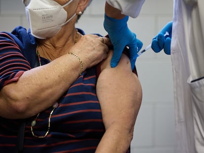 Vacunación en un centro sanitario de Madrid, el 17 de octubre.