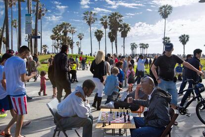 Partida de ajedrez en el paseo de Venice Beach, en Los Ángeles.
