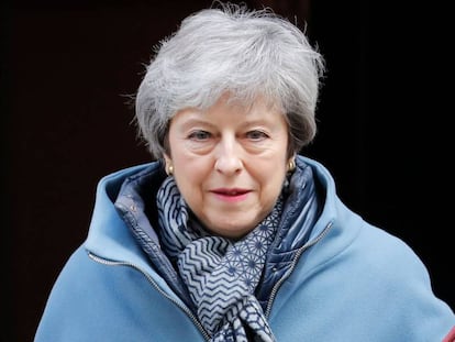La primera ministra británica, Theresa May, sale de Downing Street el 3 abril.