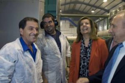 La ministra de Empleo y Seguridad Social, Fátima Báñez, durante la visita realizada hoy, martes 20 de noviembre de 2012, en Jaén a la cooperativa de aceite San Juan.