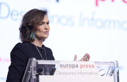 La vicepresidenta primera del Gobierno, Carmen Calvo, en un Desayuno Informativo de Europa Press, en Madrid.