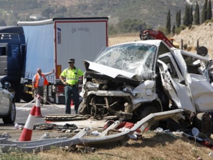 Accidente de una furgoneta en la A-3 a la altura de Bu&ntilde;ol (Valencia).