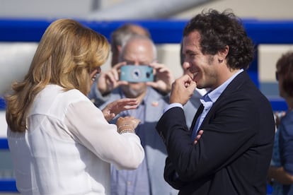 El alcalde de Cádiz, José María González dialoga con la presidenta de la Junta de Andalucía, Susana Diaz.