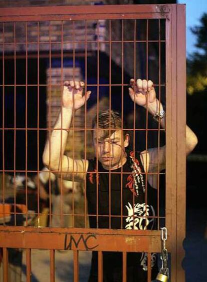 Calin Ionel, a las puertas del edificio donde trabajaba y vivía.