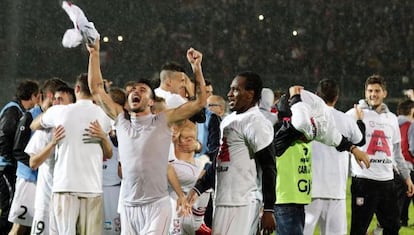 Los jugadores del Carpi celebran el ascenso a la Serie A, la semana pasada.