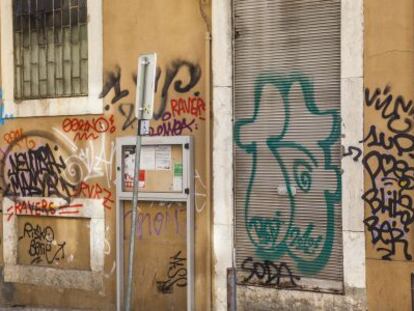 Imagen de pintadas callejeras en las fachadas de una vivienda/Getty