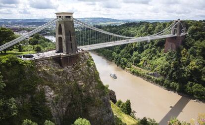 Panorámica del puente colgante de Clifton, en Bristol, sobre la garganta del río Avon.