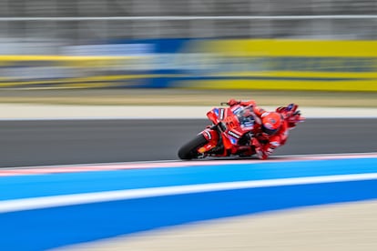 Marc Márquez toma una de las curvas del nuevo circuito del Mundial, en Hungría.