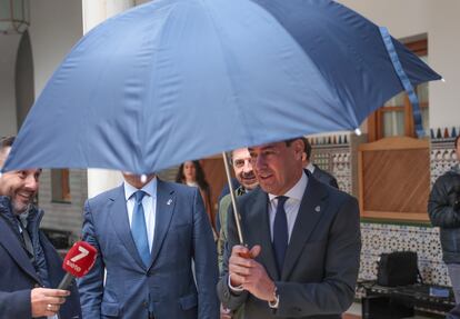 El presidente de la Junta, Juan Manuel Moreno, en el Parlamento andaluz.