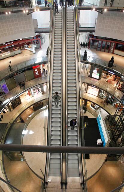 Las escaleras mecánicas son uno de los elementos espectaculares del centro.