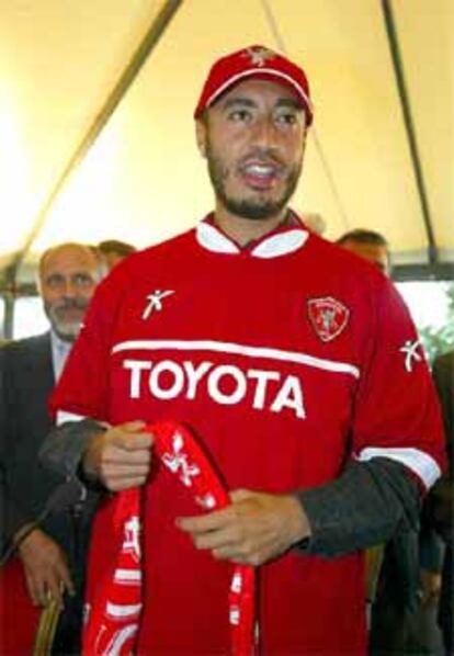 Saadi al Gaddafi, durante su presentación como jugador del Perugia.