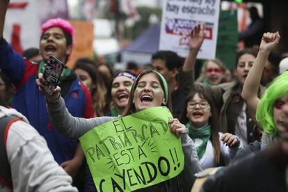 Manifestantes a favor del aborto legal, seguro y gratuito.