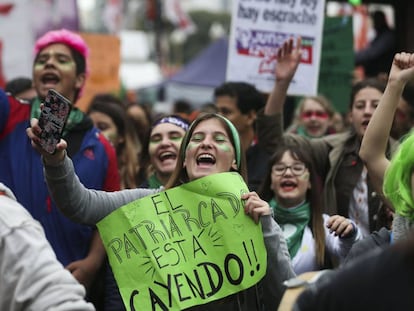 Manifestantes a favor del aborto legal, seguro y gratuito.