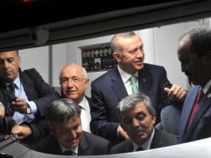 Inauguraci&oacute;n del t&uacute;nel bajo el B&oacute;sforo. En el centro, el primer ministro turco Recep Tayyip Erdogan.
