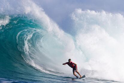 El surfista australiano Jack Freestone durante una competición disputada en Sunset Beach (Hawai).