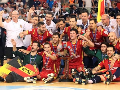 La selección española celebra su triunfo en el Europeo.