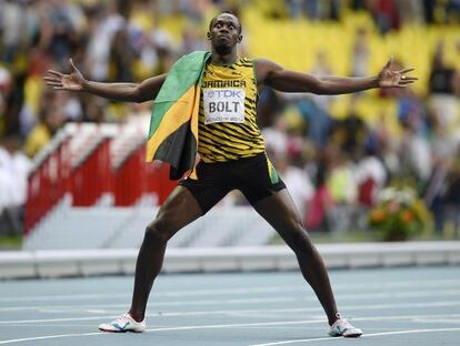 Usain Bolt celebra su victoria en la final de 200m