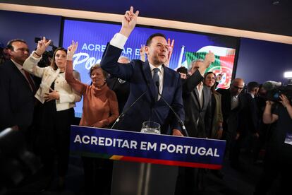 El líder de Alianza Democrática, Luis Montenegro, celebra los resultados de las elecciones de este domingo en Lisboa.