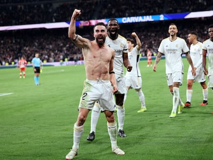 Dani Carvajal celebrando su tanto frente al Almería.