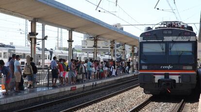 Aglomeracions a l&#039;estaci&oacute; de Tarragona a l&#039;agost.