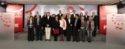 Foto de familia del Consejo de Pol&iacute;tica Europea del PSOE. 