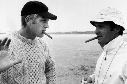 Steve McQueen (con su jersey Aran) y el director Norman Jewison durante el rodaje de ‘El caso Thomas Crown’.
