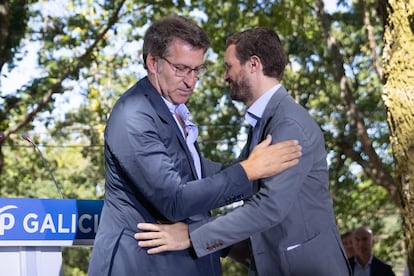 Pablo Casado y Alberto Núñez Feijóo en el tradicional acto de apertura del curso político en Cotobade (Pontevedra), en septiembre de 2019, cuando el primero todavía era el líder del PP.