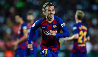 Antoine Griezmann celebra uno de sus goles al Betis en el Camp Nou.