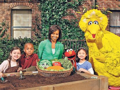 <b>Michelle Obama, en ese peligrosísimo nido de comunistas que es <i>Barrio Sésamo.</i></b>