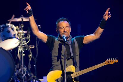 Bruce Springsteen, durante un concierto en Par&iacute;s.  